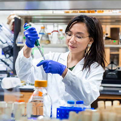 Graduate student, Vy Huyen working in a biological sciences lab